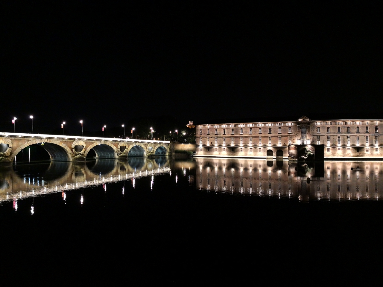 "Point Neuf" and reflections in Garonne; source: private photo