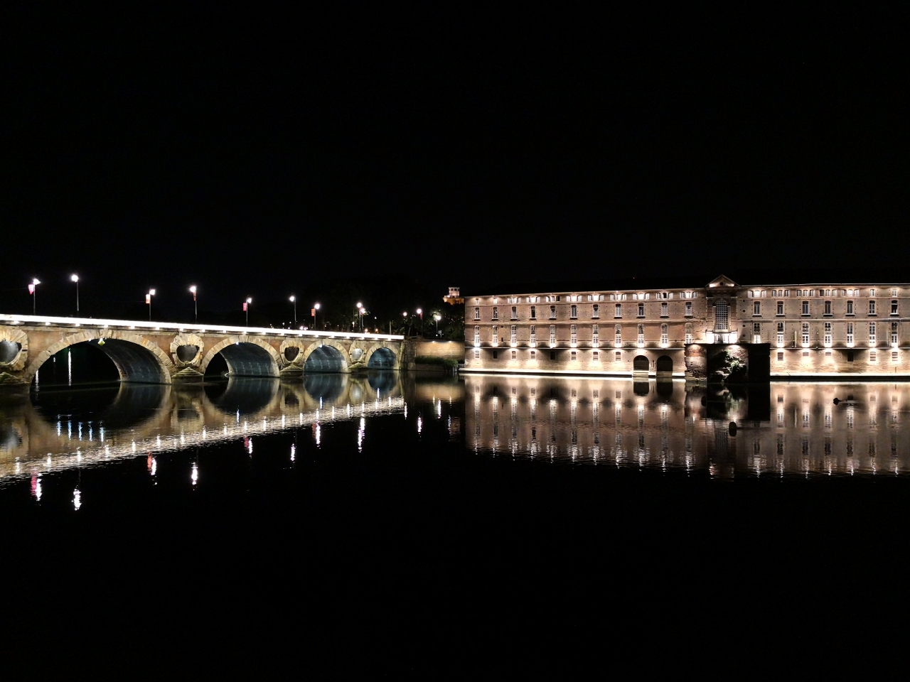 "Point Neuf" and reflections in Garonne; source: private photo 